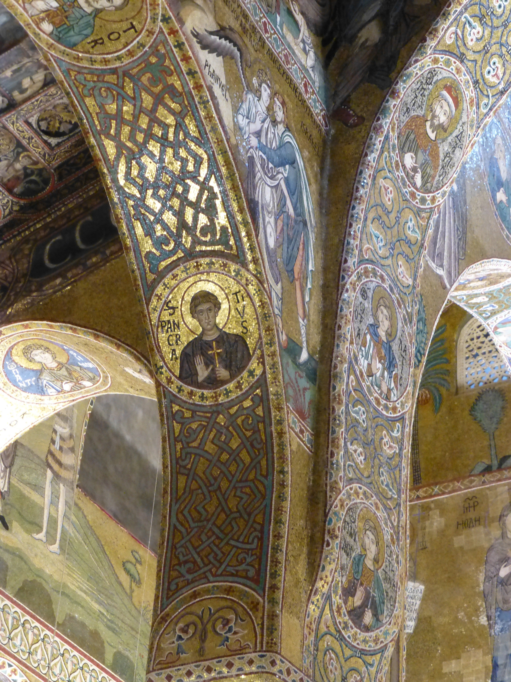 Cappella Palatina, Palermo, 1140s. Mosaics on soffits of the north arcades showing knot motifs and intertwined medallions.