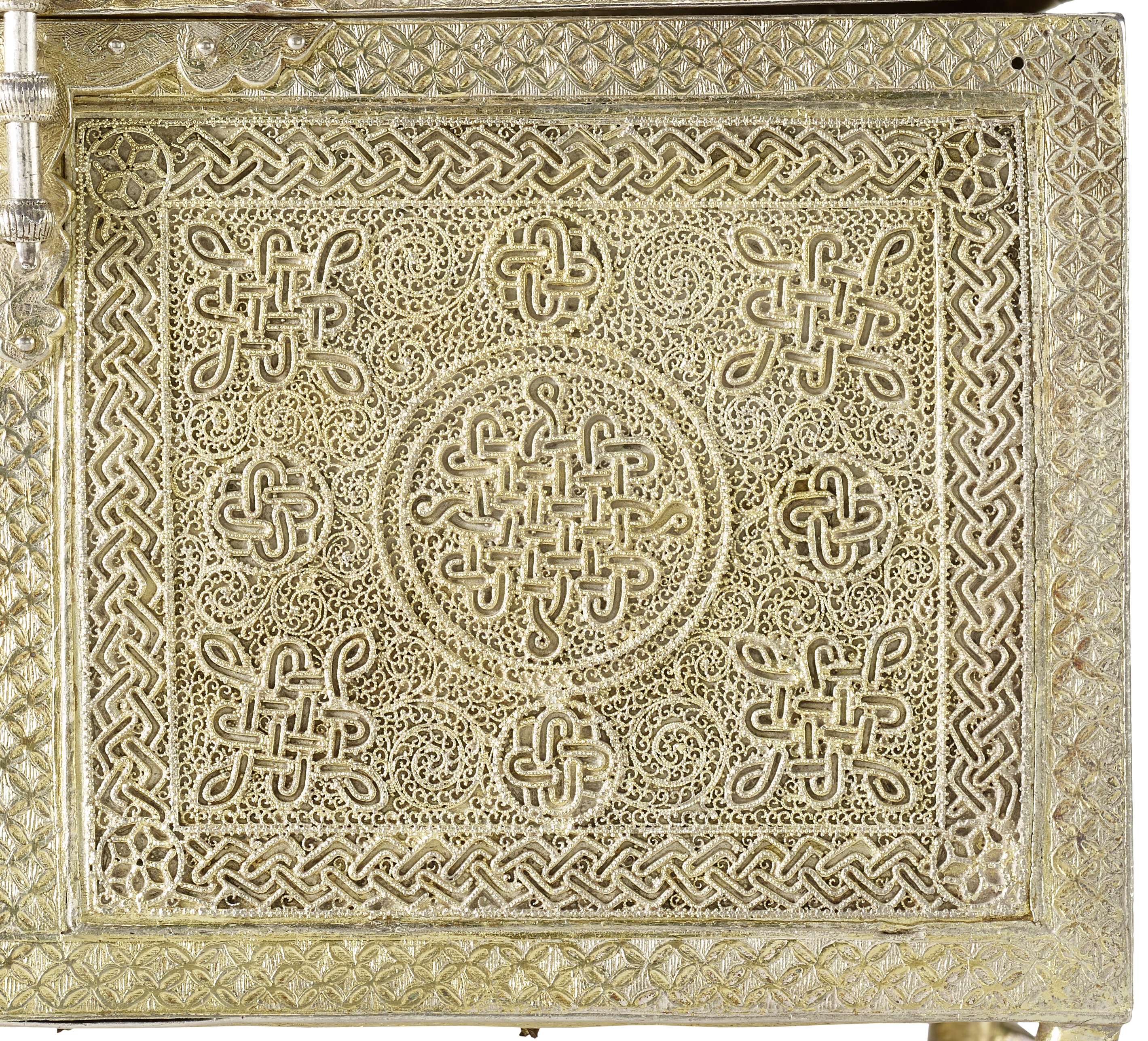 Silver casket: plate set into the frame with central medallion and knot motifs. Frame with punched lanceolate petals.